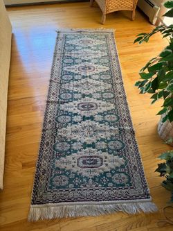 Runner in Good Condition 27.5 x 75” Smoke free household
