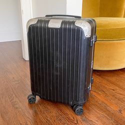 Rimowa Carry On Luggage - Black & Silver
