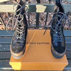Louis Vuitton boots size 40