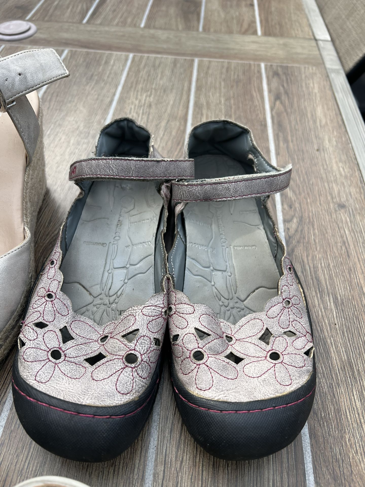 J41 Womens Shoes Size 8.5