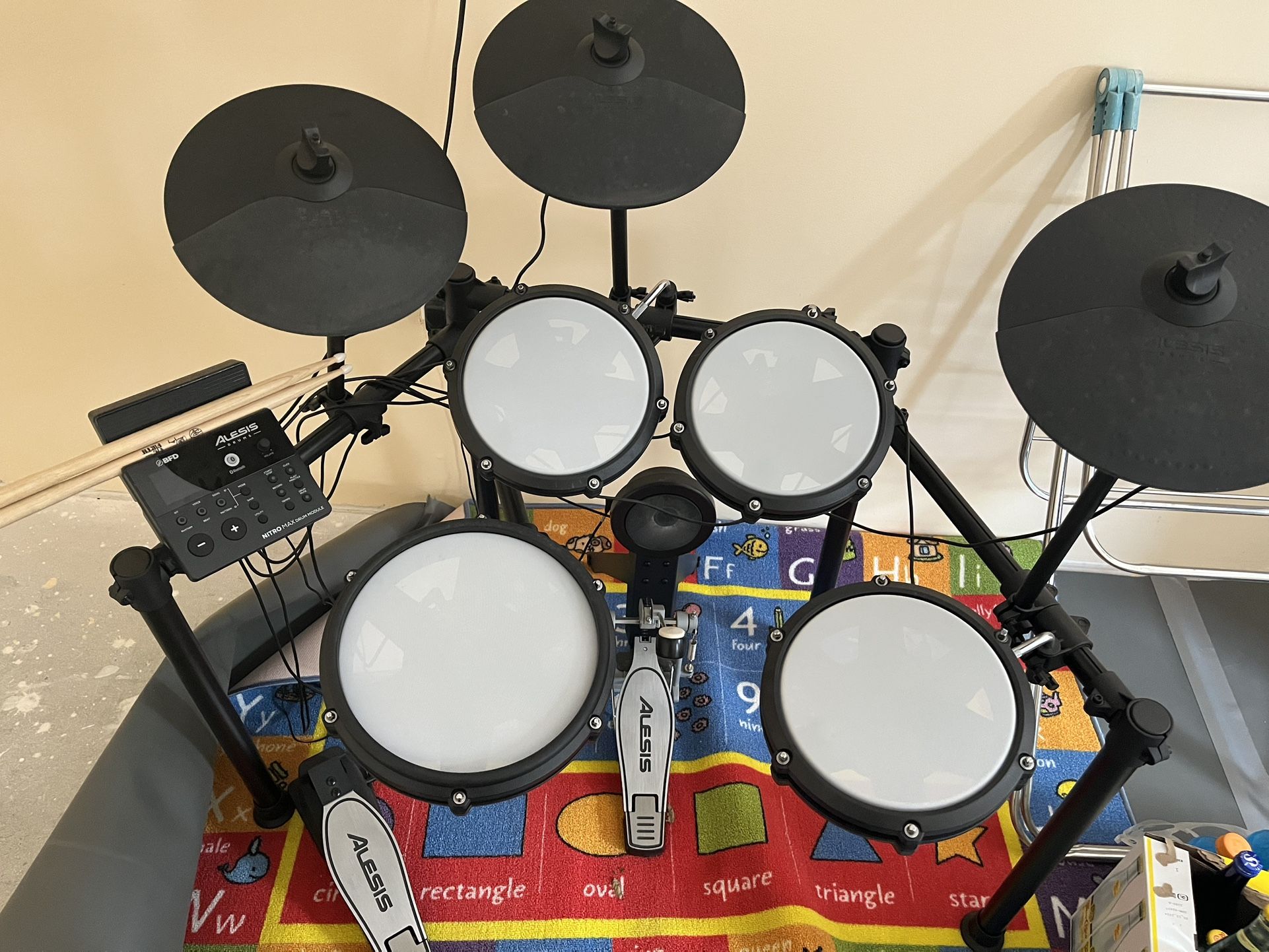 Alesia nitro drum set