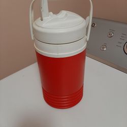 Igloo Red And White Plastic 1/2Gallon Beverage Jug