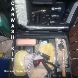 Carwash Kit . With Sprayer And Squeegee.  (NEW)