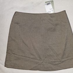 NWT H&M Brown Plaid Skirt sz 6, never worn in perfect condition