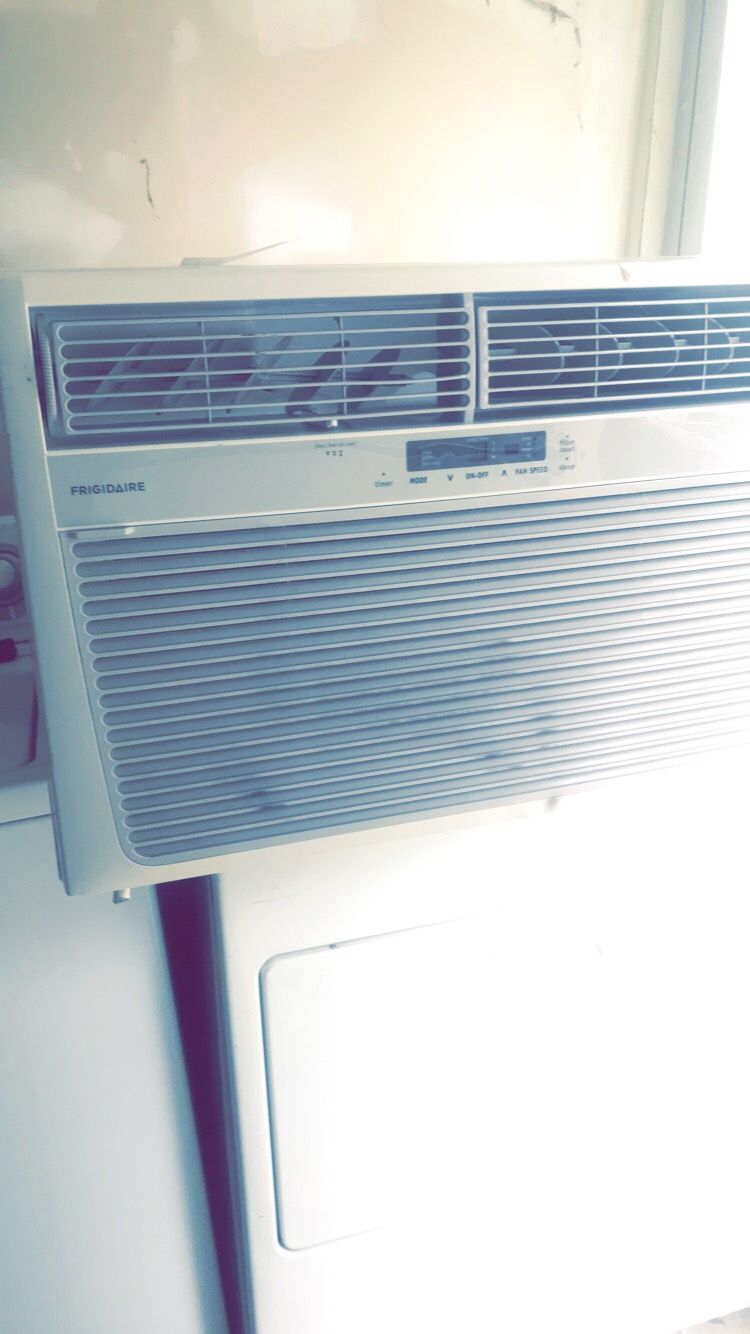 King size 2Ton A/C🌬 Frigidaire