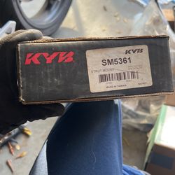 KYB Strut Mount SM5361