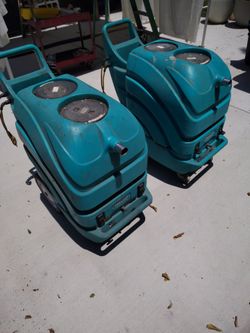 Upholstery cleaning machines