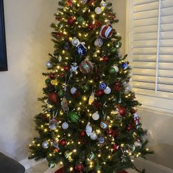 7.5ft Pre-Lit Christmas Tree