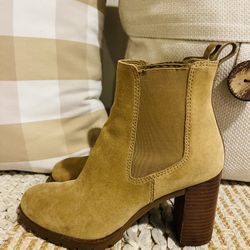 Women’s Tory Burch Stafford Tan Suede Leather Ankle Lug Sole Heeled Booties 7.5