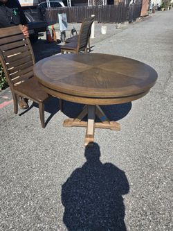 Dinning Table  whit 4 chairs