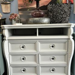 CUTE DRESSER OR TV STAND AT PICKY PINCHERS 5280 SEMINOLE BLVD ST PETE OPEN NOON TO 6pm FREE DELIVERY 