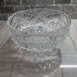 Elegant glass bowl