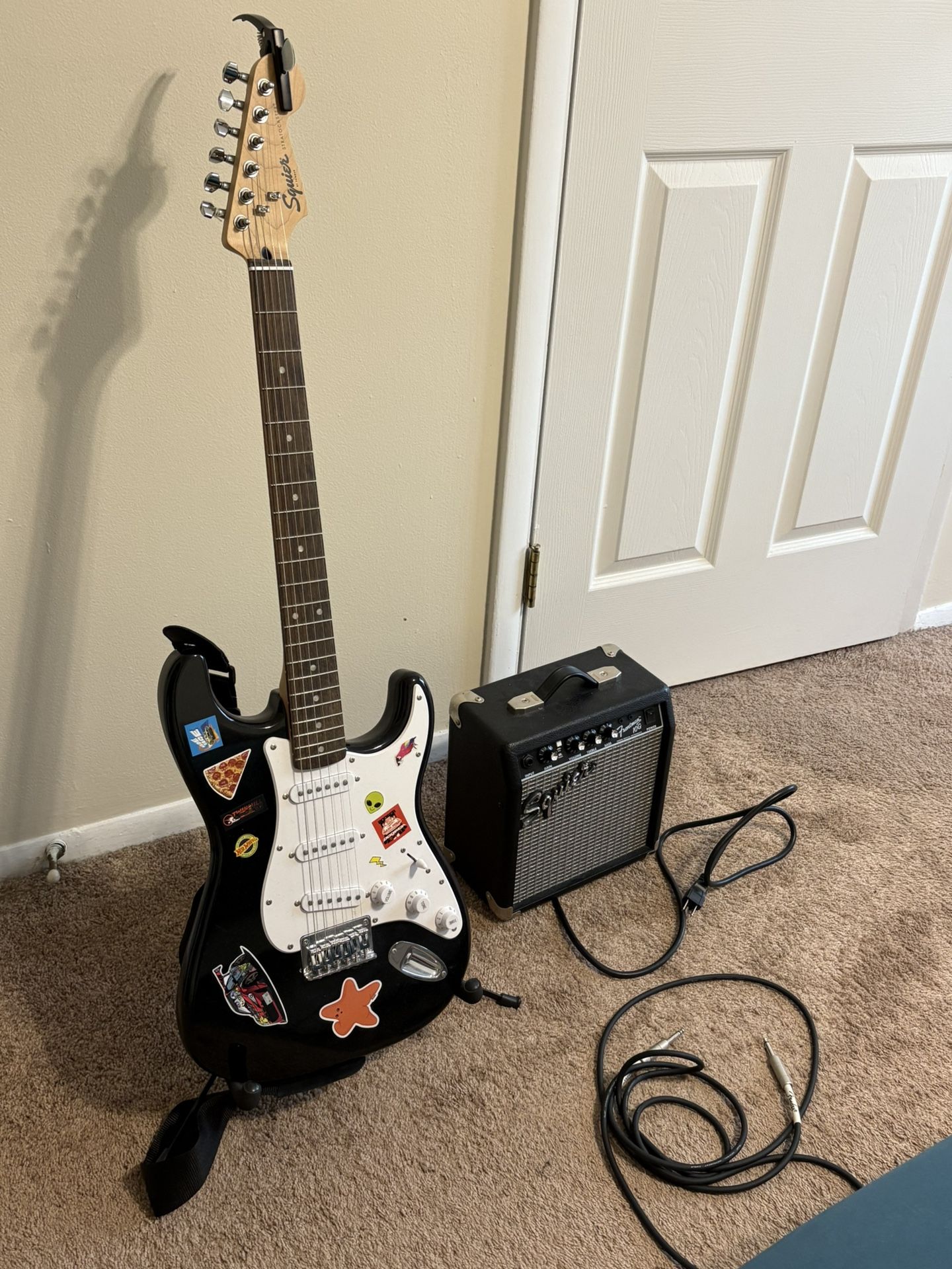 Squier Full Size Electric Guitar (FULL KIT!)