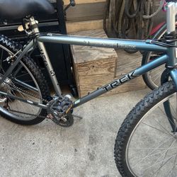 Trek 850 Mountain Track 18in Frame 26in Tire