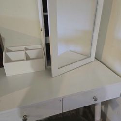 Vanity desk