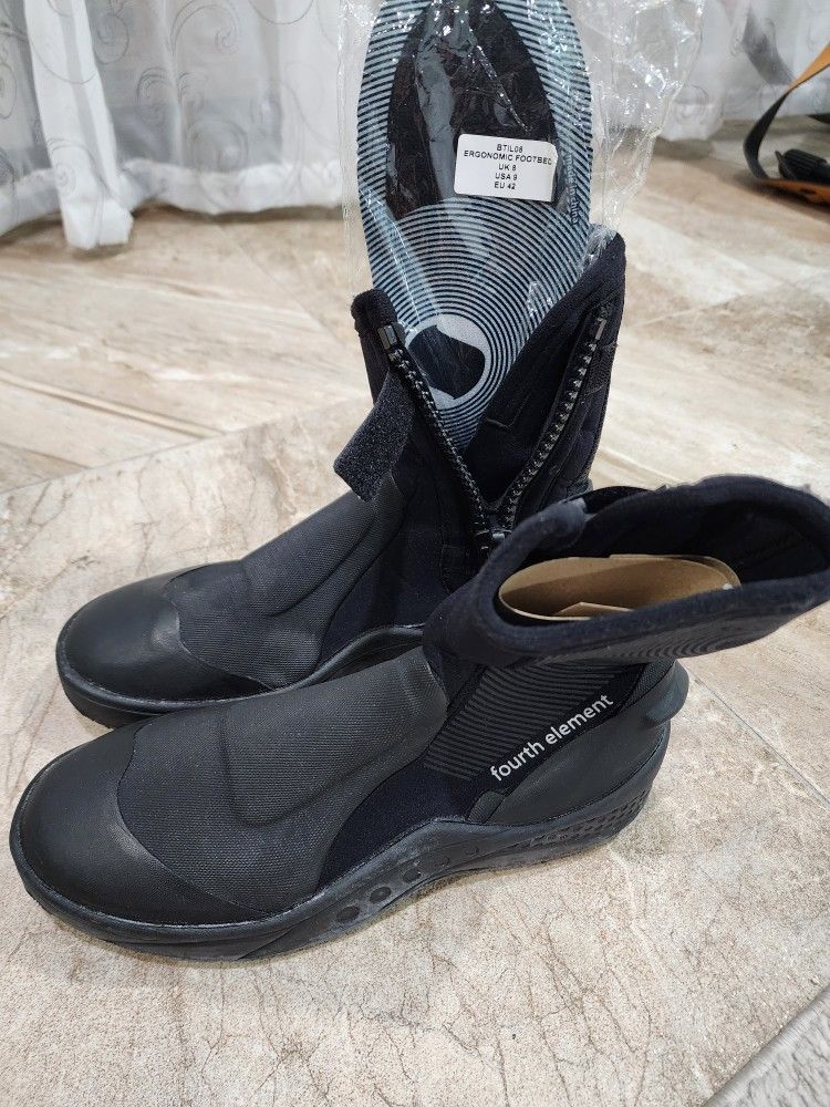 fourth element Amphibian Boots Size 9(us)