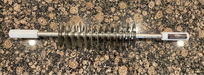 Adjustable roller cutter- baking, confections