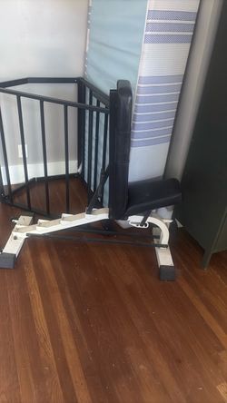 Nautilus weight bench