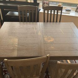 Extendable Wooden Dining Table with 6 Chairs
