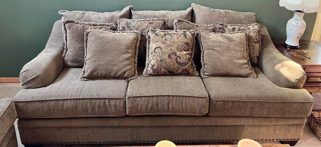 Very Nice Couch And Love Seat Set