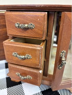 Vintage Wooden Jewelry  Box