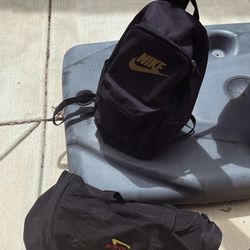 DUFFLE BAG ALONGSIDE Nike Backpack