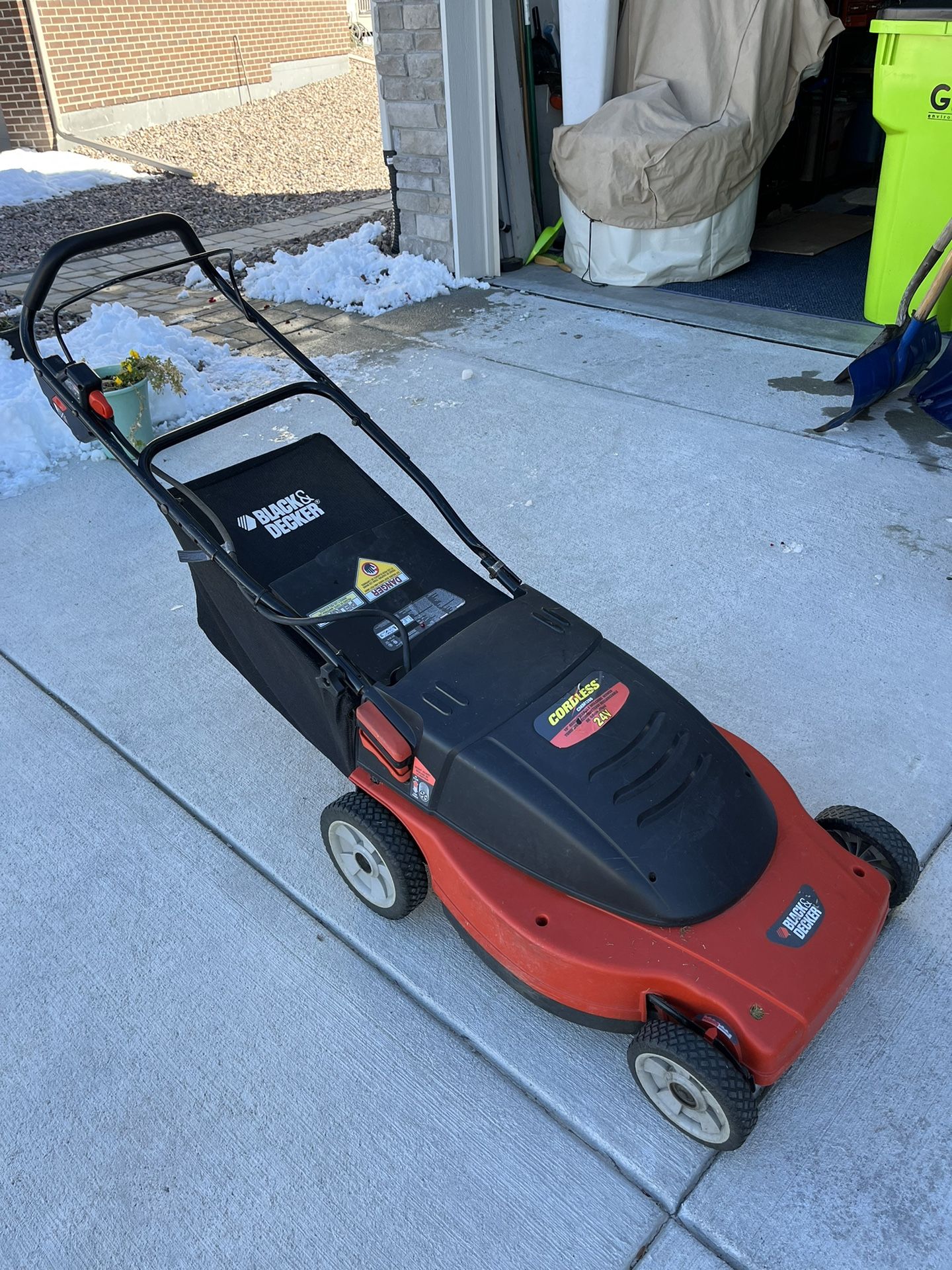 Black And decker Battery Power Lawn Mower 