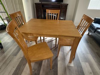 Table & Chairs