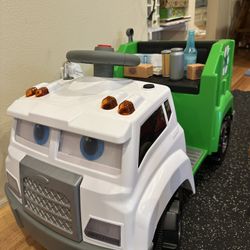 Riggs recycles Truck Kids