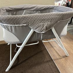 Dream On Me Traveler Portable Bassinet in Twinkle Grey