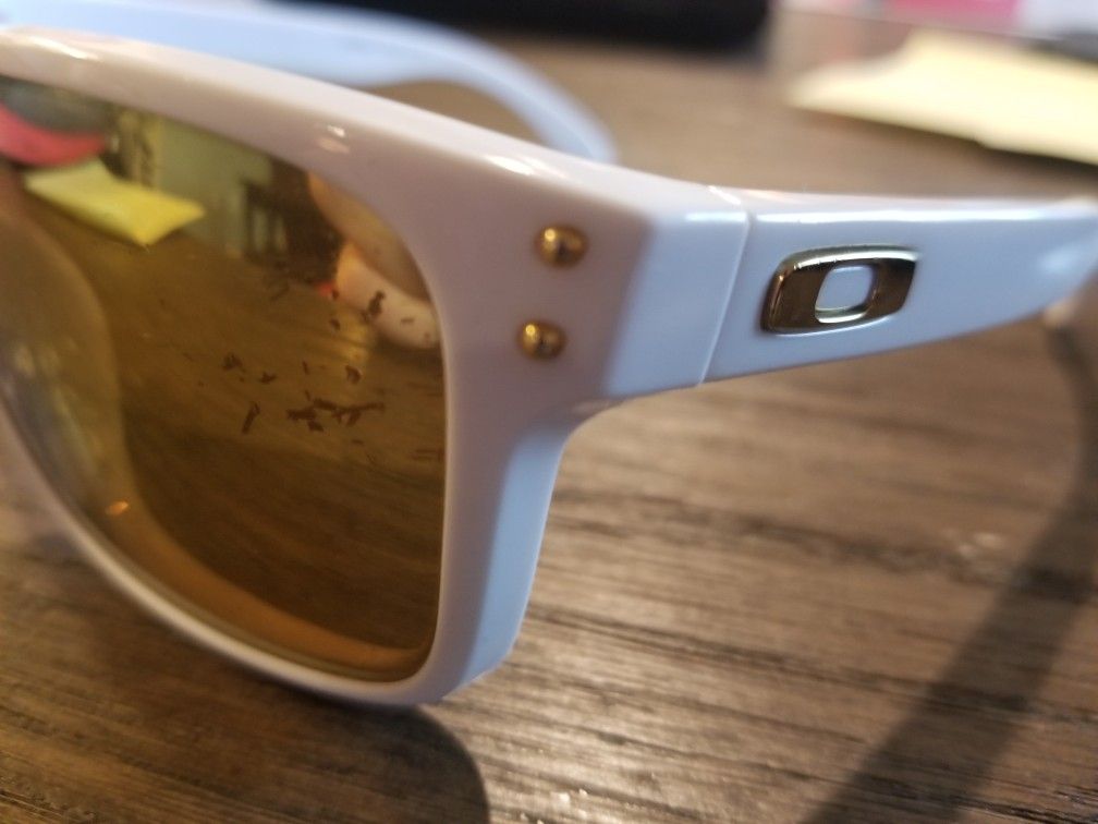 White matte Oakleys shaun white, sunglasses with yellow polarized lenses