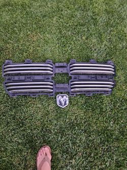 2014 Dodge Ram 2500 Stock Grill
