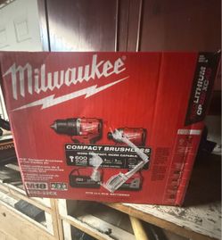Milwaukee drill set