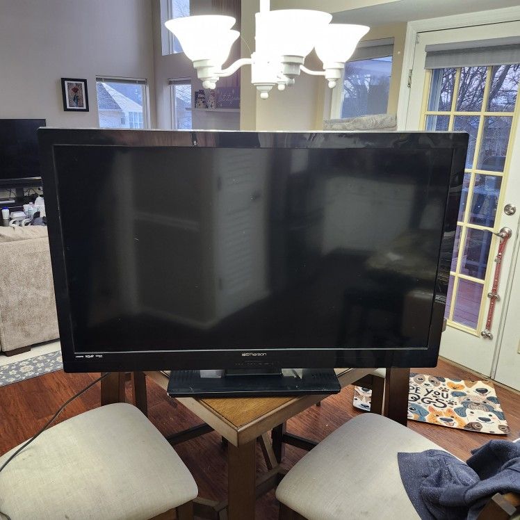 Emerson 39 Inch Flat Screen HDMI Television 1080P 60 Hz No Remote