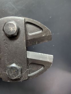 Bolt cutters