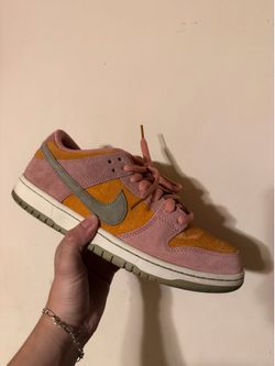 Nike SB Dunk Low Red Star