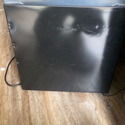 hisense mini fridge 
