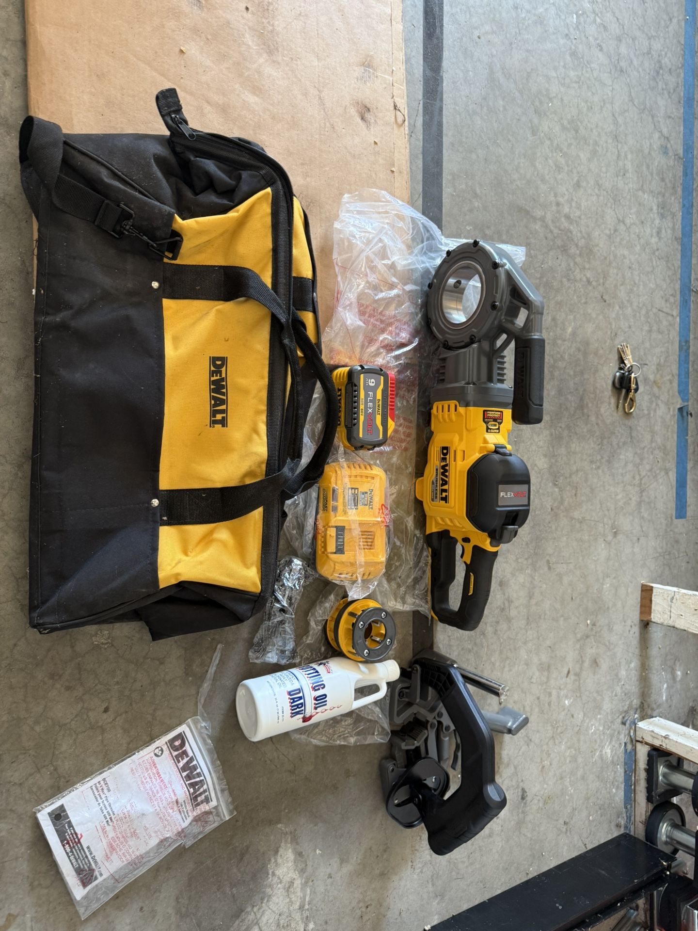 Dewalt DCE 700 Cordless Pipe Threader Up To 2”pipe