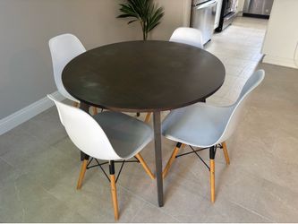 Dining table set