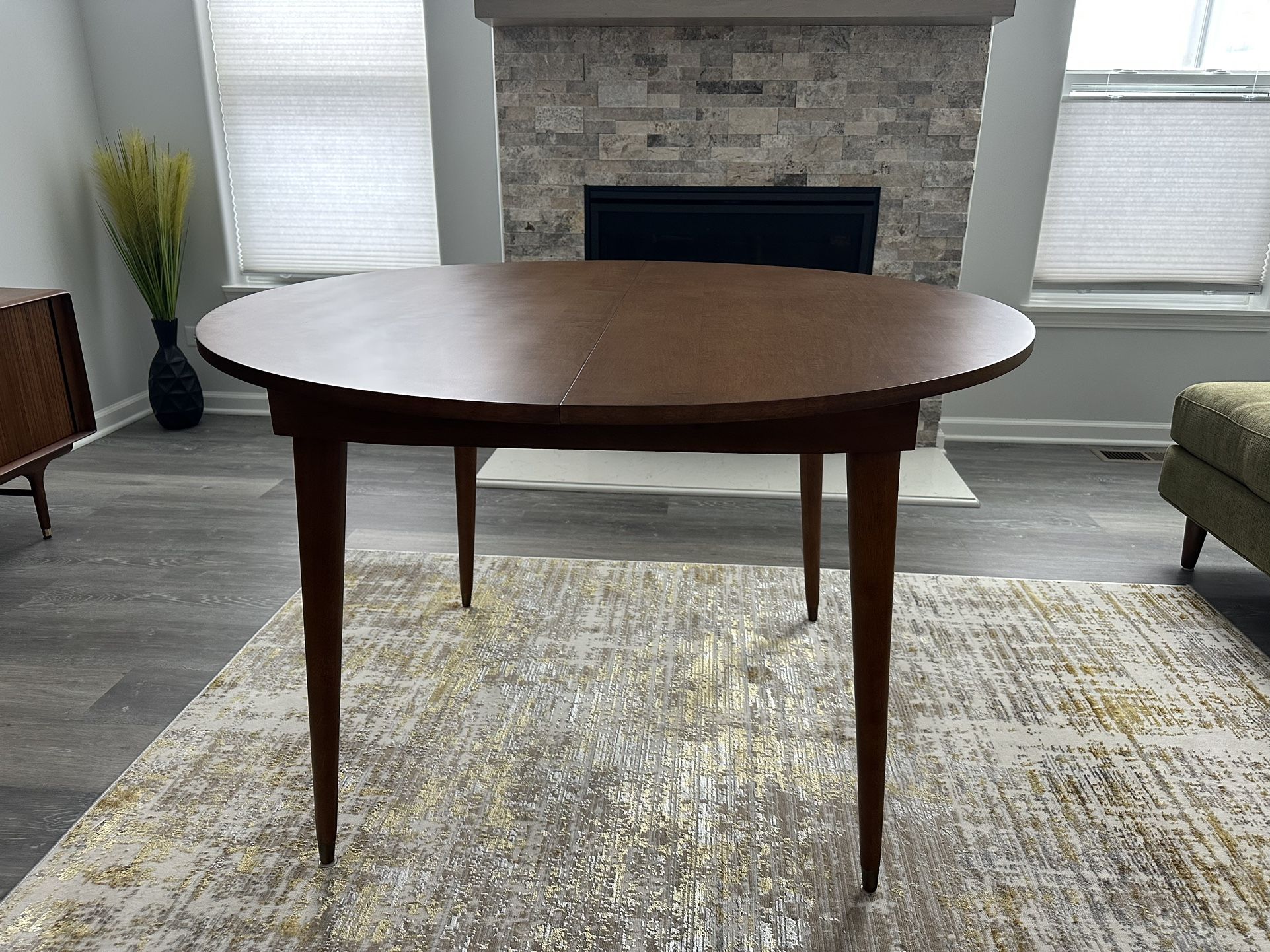 HOLFRED ROUND EXTENSION DINING TABLE