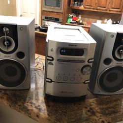 Sony  80Watt Stereo Music System w 5disc Changer