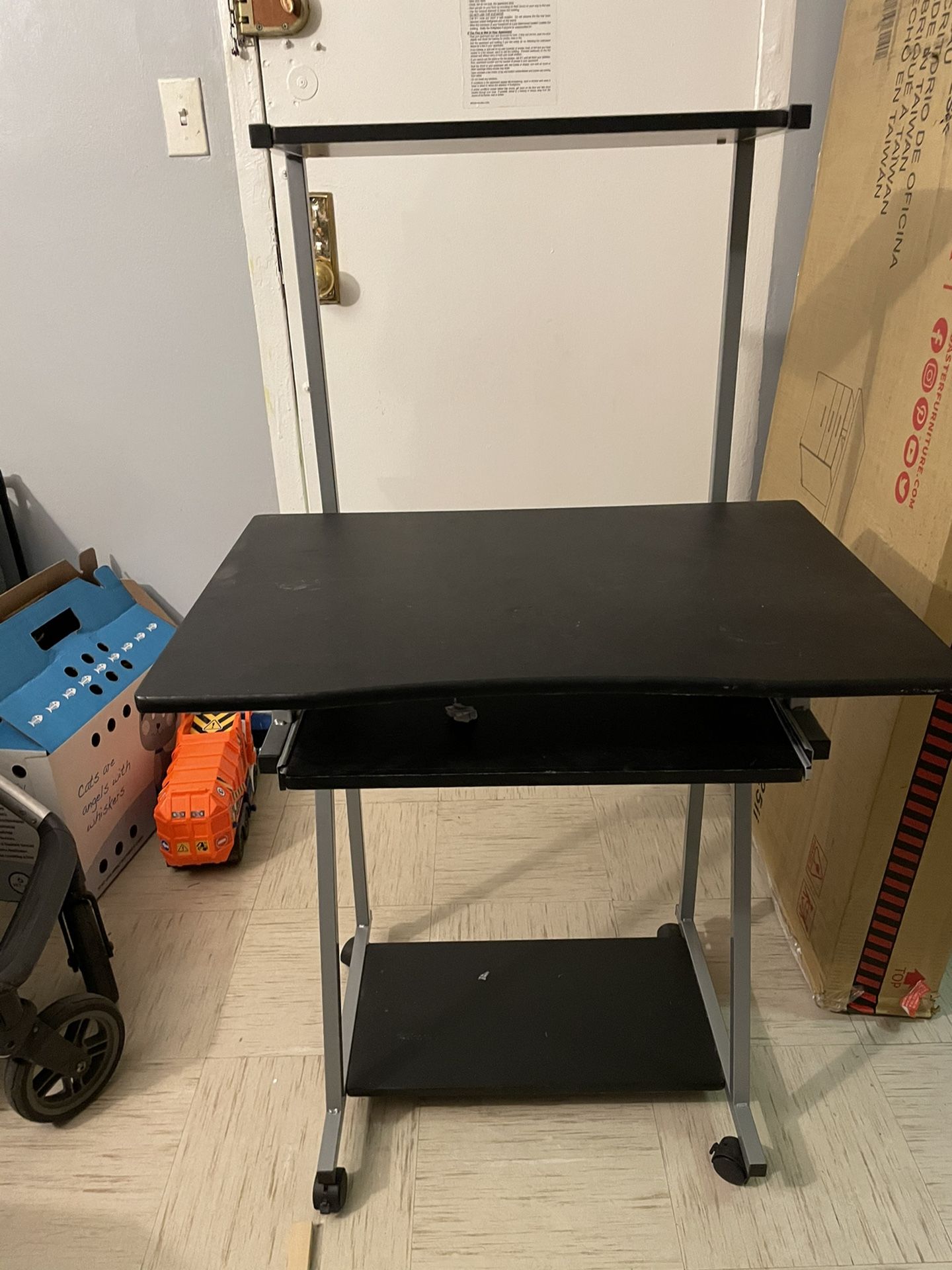 Small Computer Desk