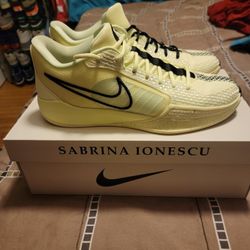 Nike Sabrina 1 Size 12.5 Men/14 Women