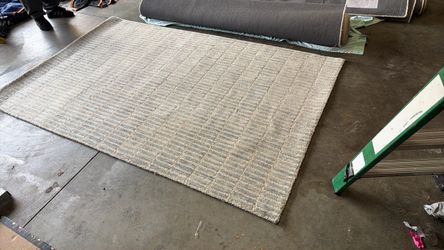 Throw rug - paid $600 - 92. “ x 80” - yrs old.