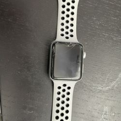 Apple Watch Series 3 Cracked Screen