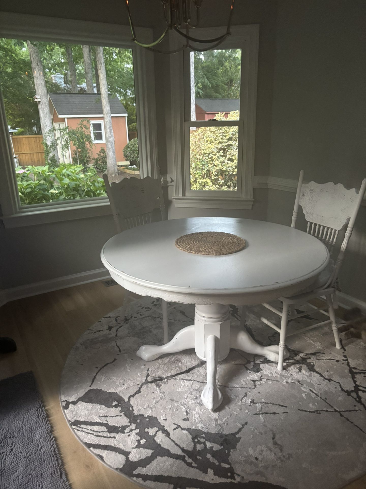 Solid Round Table