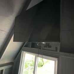 40 Inch Samsung Tv WITH MOUNT