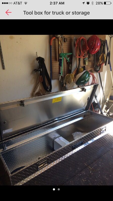 Truck tool box