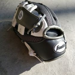 Right Hand Baseball Glove  9.5 Inch