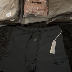 Black Essential shorts